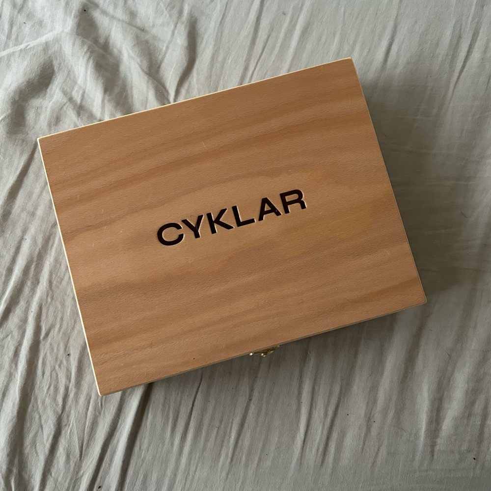 CYKLAR 8 piece oil perfume set